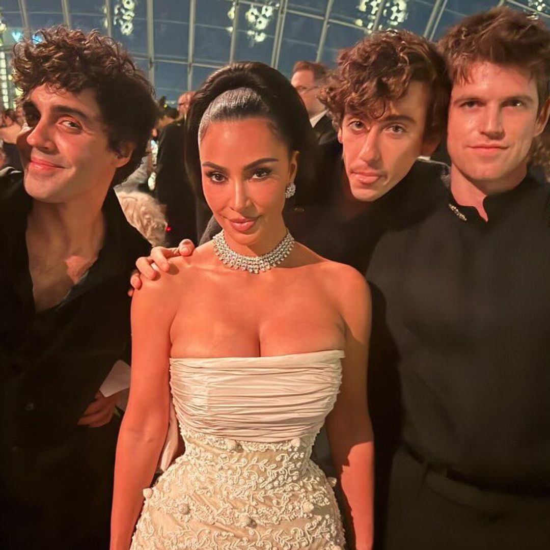 Los Javis y sus compañeros de 'La bola negra' se codean con las grandes estrellas de Hollywood en la fiesta más glamurosa