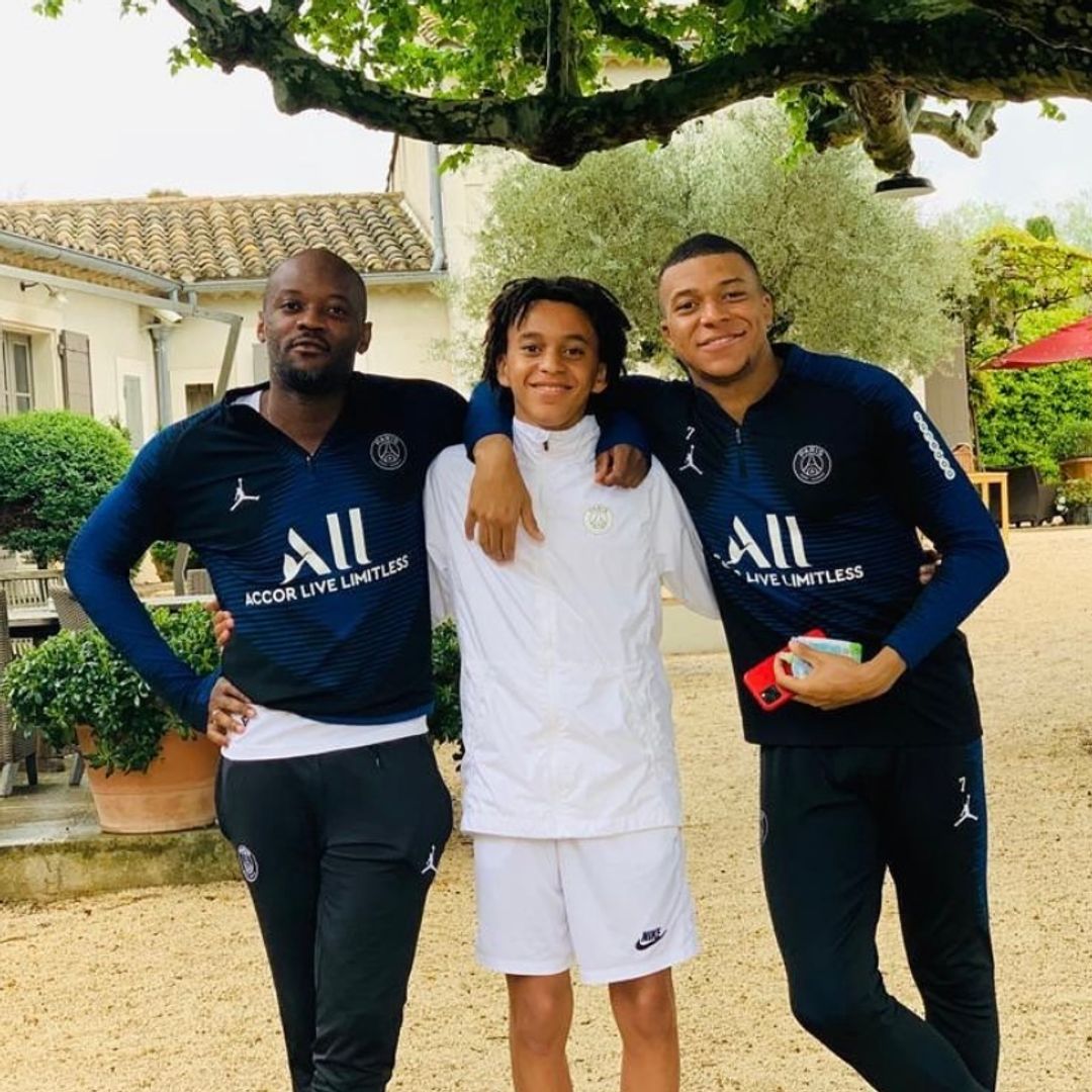 Conoce a los dos hermanos de Mbappé, la gran estrella del Real Madrid: su gran apoyo junto a sus padres