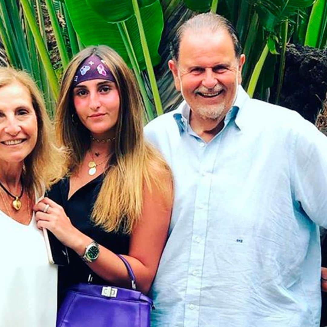 Raúl de Molina presume a su hermosa hija Mia, durante sus vacaciones en Hawái