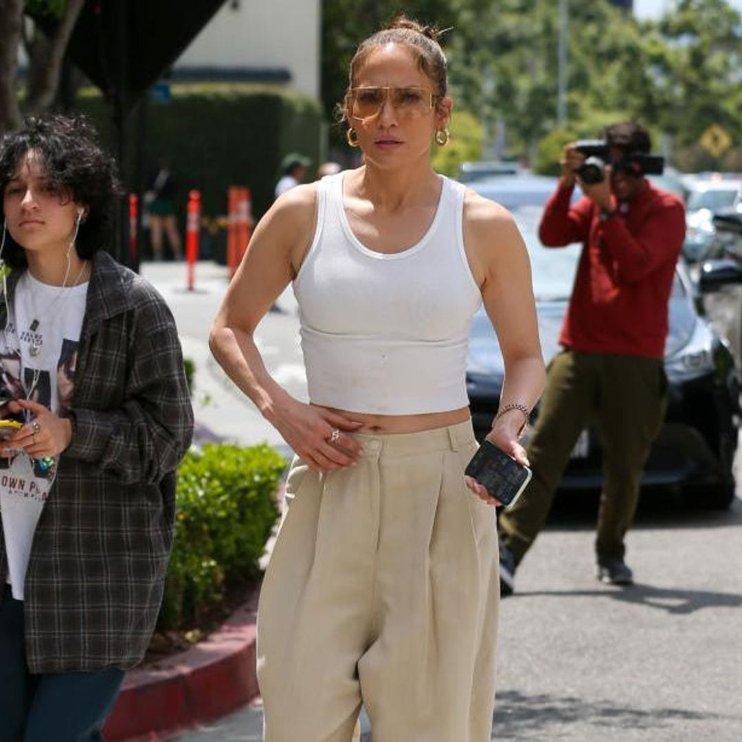 Celebridades que apuestan por llevar pantalón ancho este verano