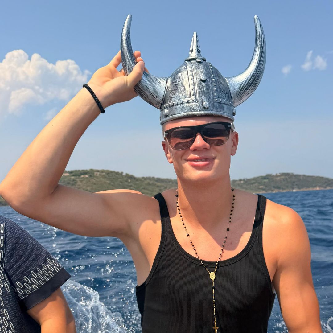 Con carne asada, al estilo vikingo y en un yate; Erling Haaland celebra su cumpleaños 26