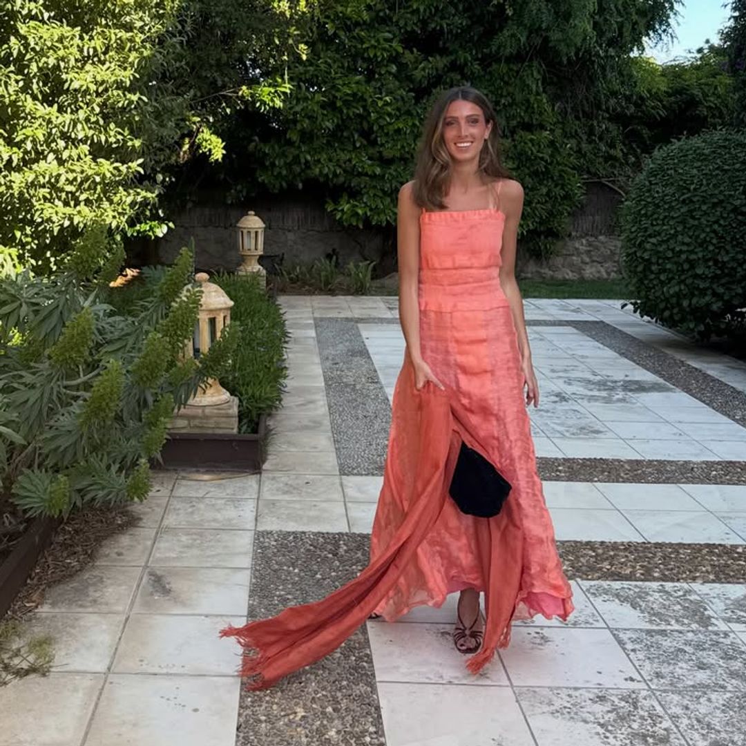 De la invitada que combinó rojo y morado a la que cambió el chal por un mantón: repasamos los mejores looks de boda del fin de semana