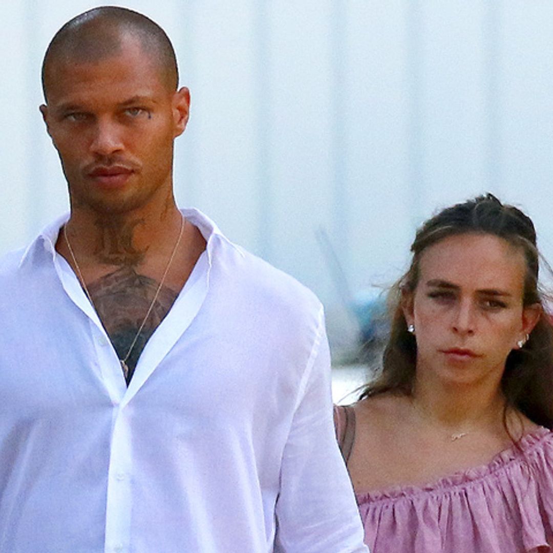 ¿Boda a la vista? Chloe Green luce un impresionante anillo en sus vacaciones con Jeremy Meeks