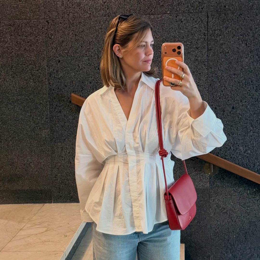 El 'efecto Isabelle Junot': la marquesa de Cubas eleva unos vaqueros sencillos con una original camisa blanca de pliegues