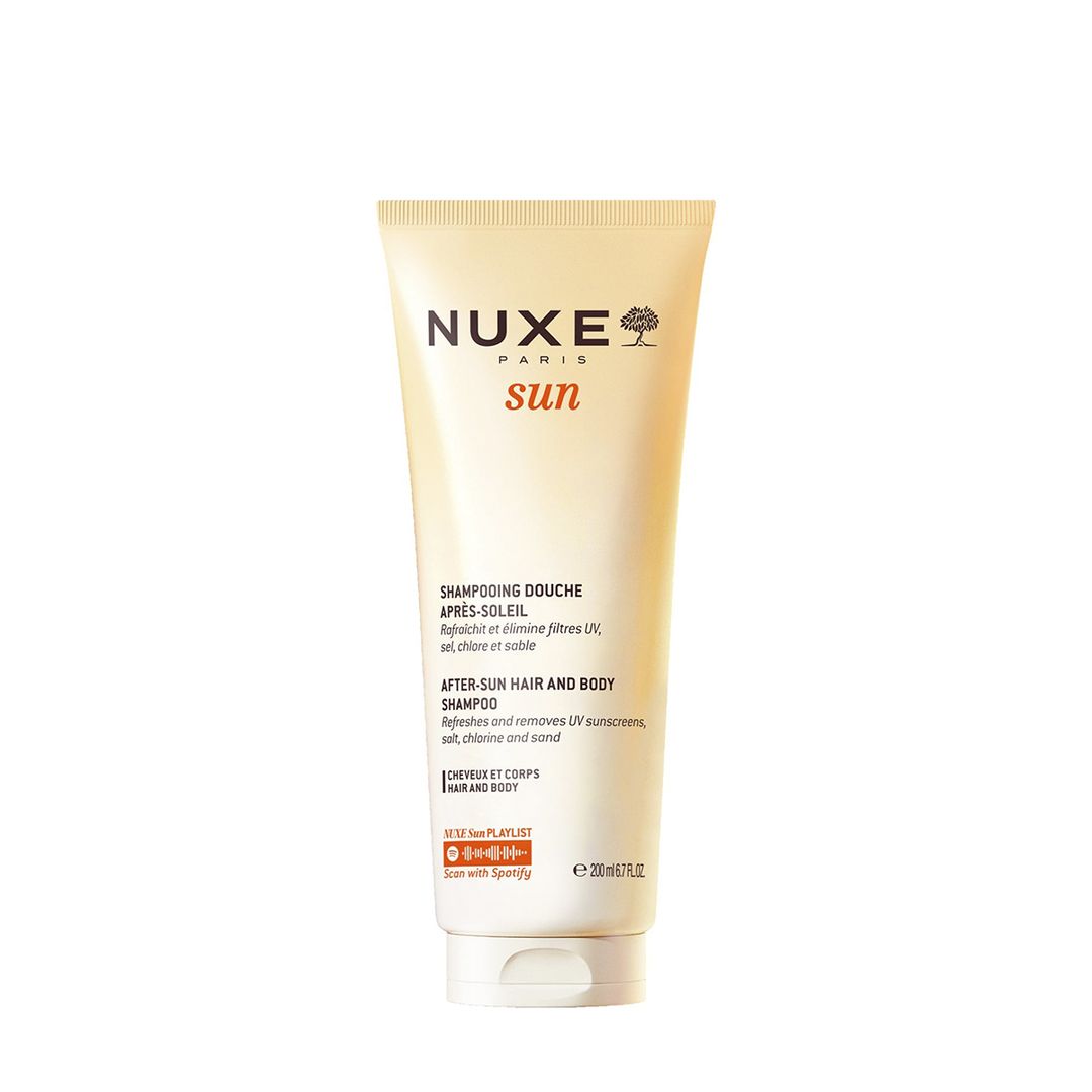 Champú y gel de ducha after-sun, de Nuxe Sun (12,45 euros), un cuidado suave y efectivo para eliminar restos de protector solar, cloro, sal o arena a través de una fórmula a medida para las vacaciones con notas de naranja dulce, tiaré y vainilla.