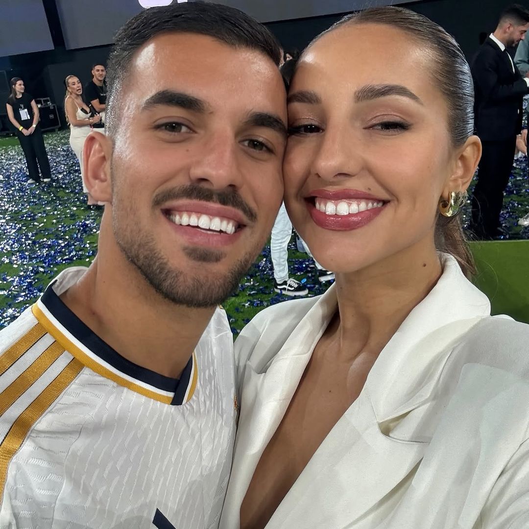 Así es la habitación de las hijas de Dani Ceballos y Luna Serrat: tonos empolvados, muebles evolutivos y dos iniciales que dan pistas sobre sus nombres