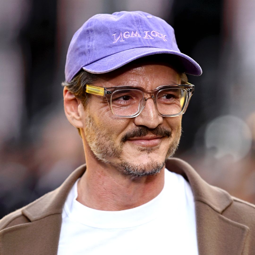 Pedro Pascal muestra su apoyo a la comunidad transgénero con una poderosa camiseta en Londres