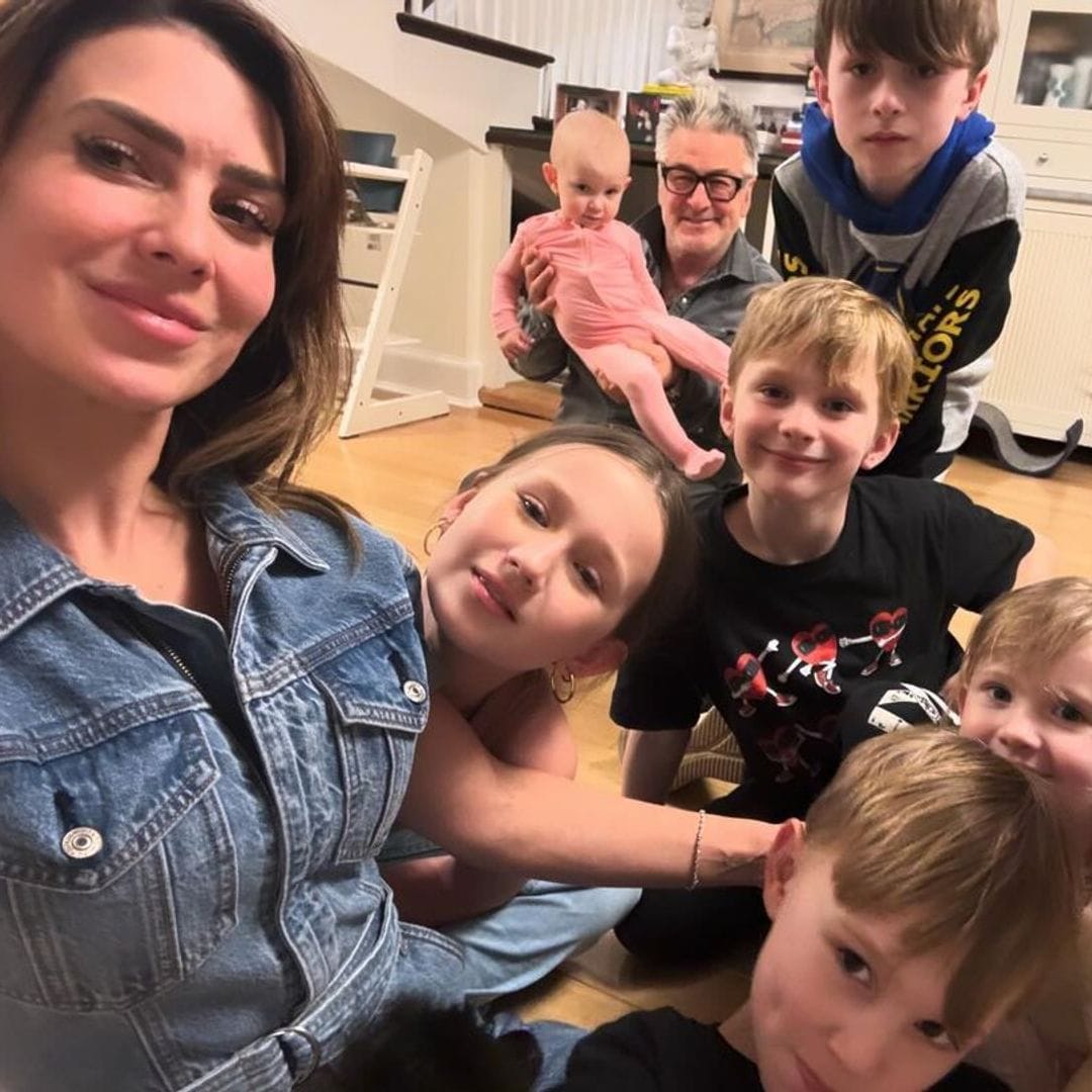 ¿Te imaginas cómo ha celebrado Alec Baldwin su 67 cumpleaños con sus 7 hijos con edades entre los 11 y 1 año?