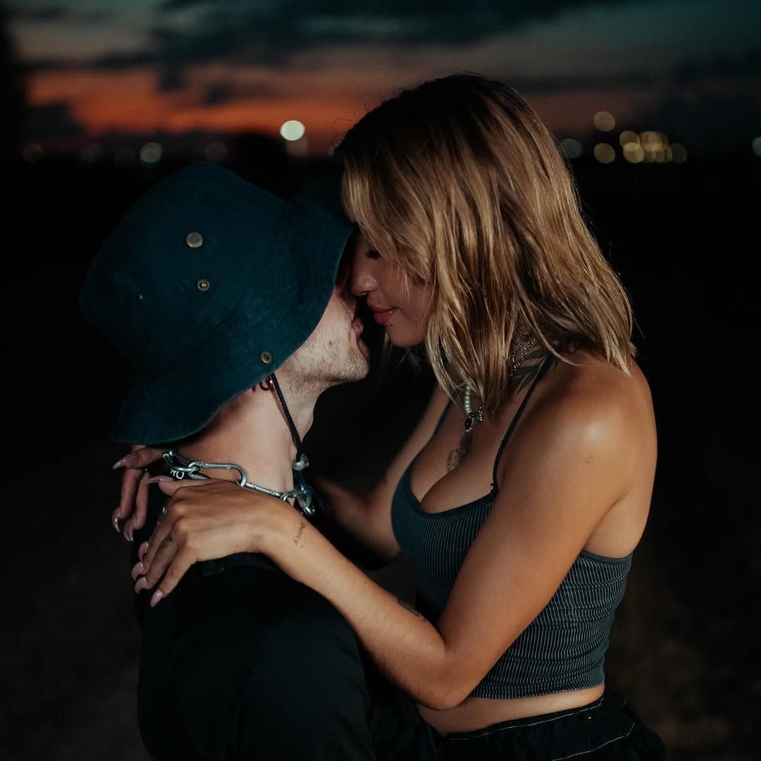 Las románticas fotos de María Becerra y su chico, J Rei, para anunciar algo muy importante