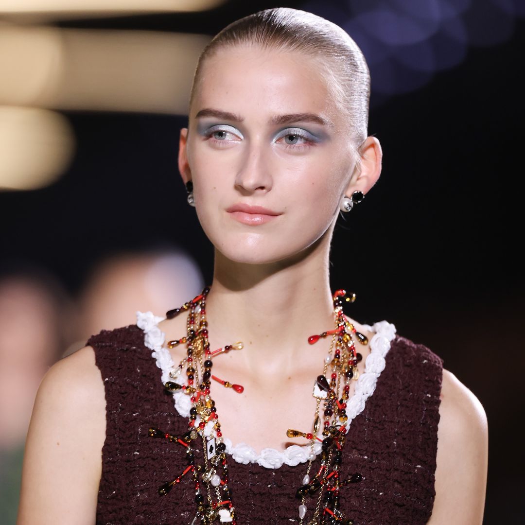 Delineado dorado y sombras pastel: la propuesta 'beauty' de Chanel que arrasó en 'Paris Fashion Week'