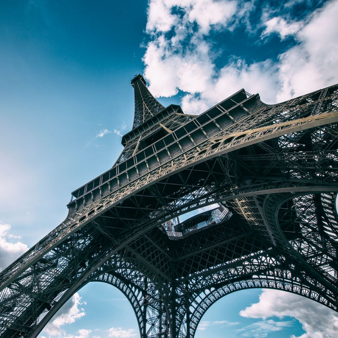 La Torre Eiffel estrena el puente urbano más alto de Francia: una pasarela colgante a 60 metros