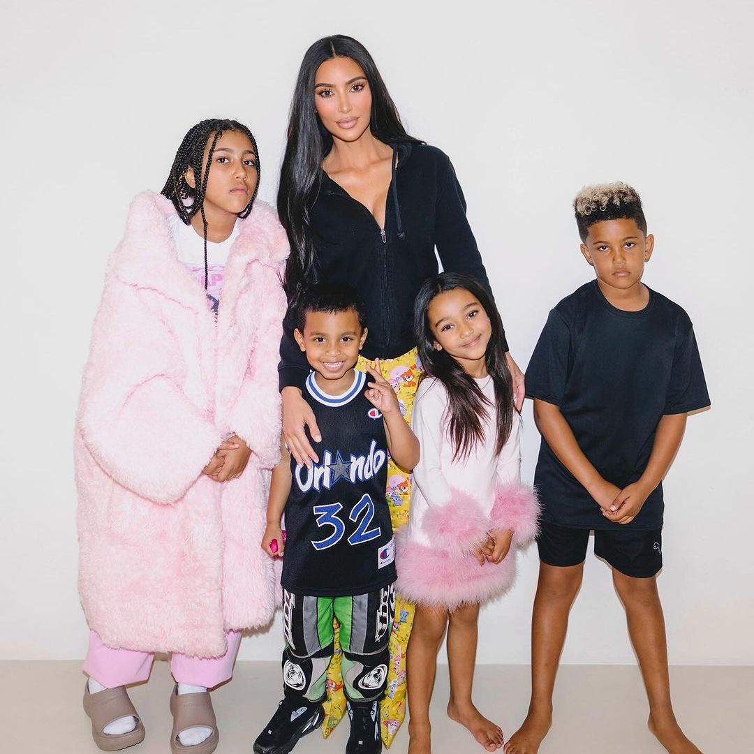 Kim Kardashian revela la enfermedad que tiene su hijo en la piel: 'Viene de mi madre, yo lo heredé'
