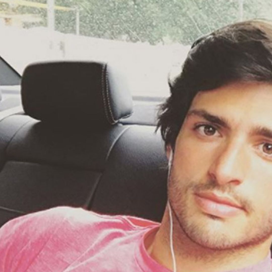 En ¡HOLA! Carlos Sainz Jr, primeras fotografías con su novia