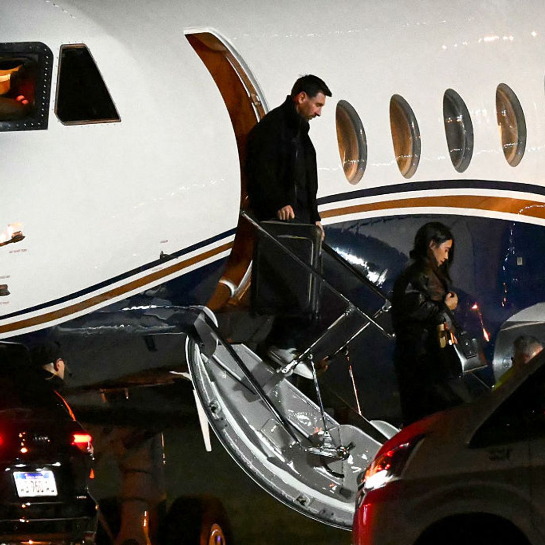 Primeras imágenes de Leo Messi, roto de dolor, acompañado por su mujer tras viajar de Miami a Argentina para despedir a su padre
