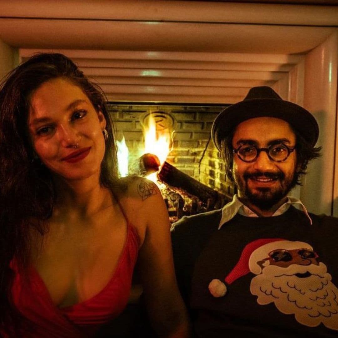 Melisa Şenolsun ('Te alquilo mi amor') rompe con su novio tras descubrir unos mensajes con Tüba Büyüküstün ('Suhan')
