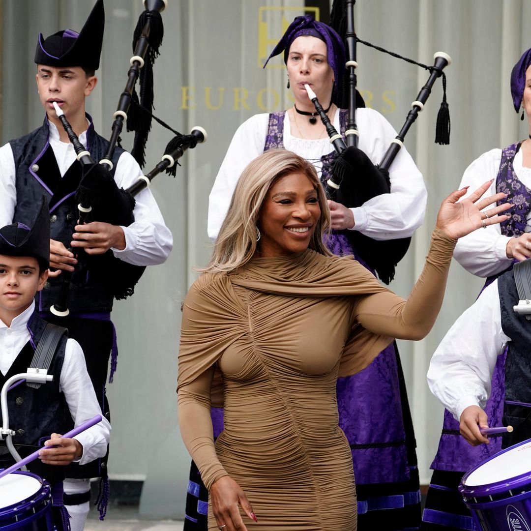 ​​El baile de Serena Williams al ritmo de las gaitas al ser recibida en Oviedo horas antes de los Premios Princesa de Asturias