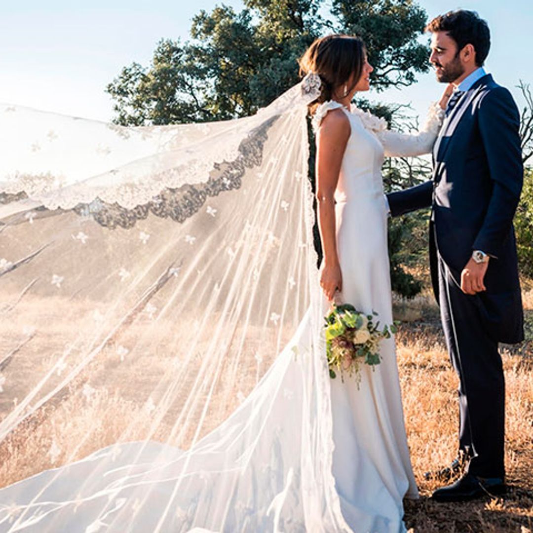 Manga asimétrica y velo del siglo XIX: así fue el vestido de novia de la 'influencer' Silvia de Benito