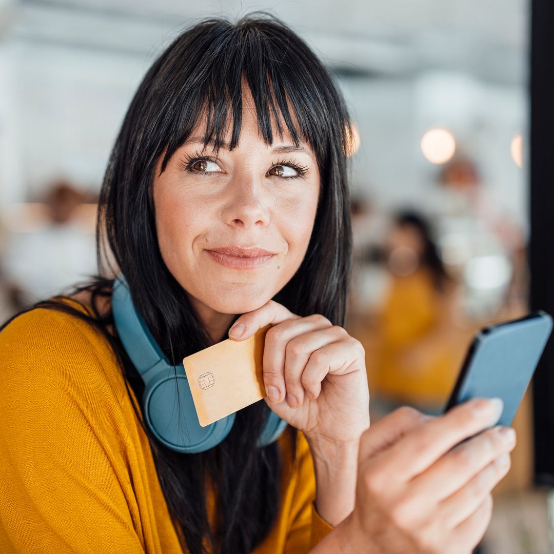 7 chollos de Amazon: de la mochila para no facturar que arrasa en ventas a la plancha de pelo con el 66% de descuento