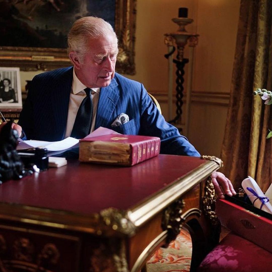 Así trabaja Carlos III durante la semana de su intervención de próstata
