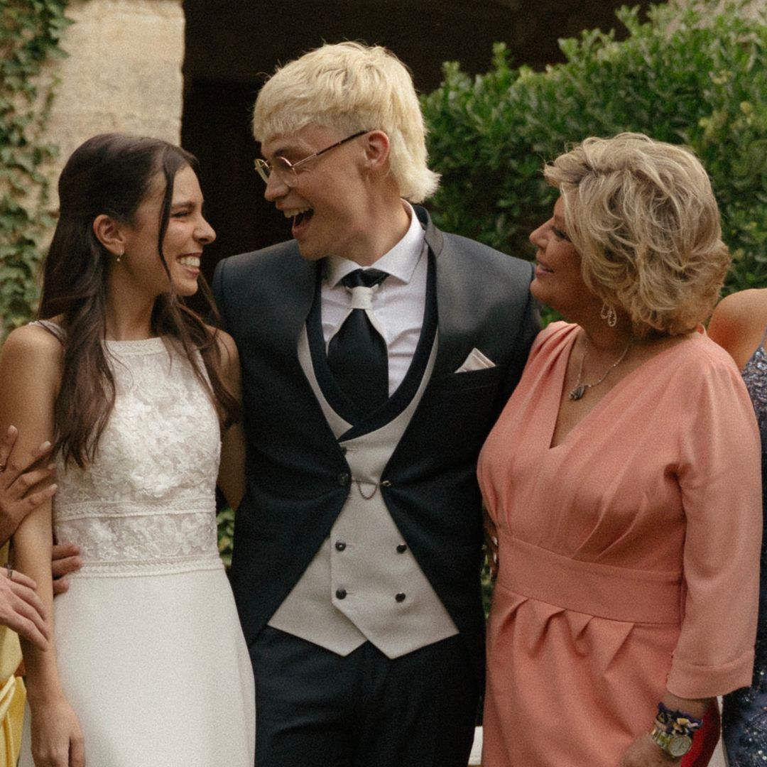 Las fotos exclusivas de la boda del cantante Almácor y Helena Gonru, con las importantes intervenciones de Terelu Campos y Abraham Mateo