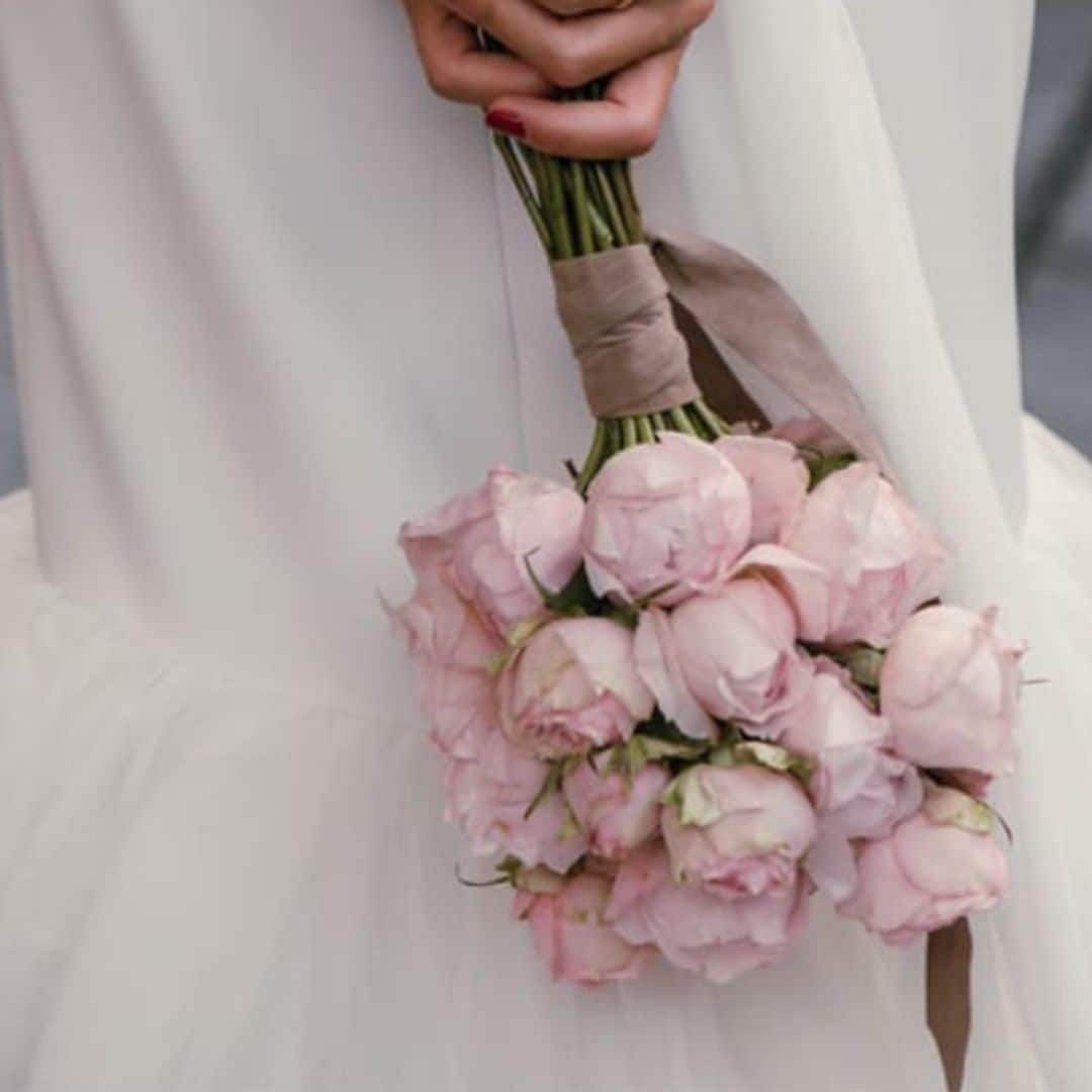 La tendencia 'todo al rosa' llega a los ramos de novia para quedarse