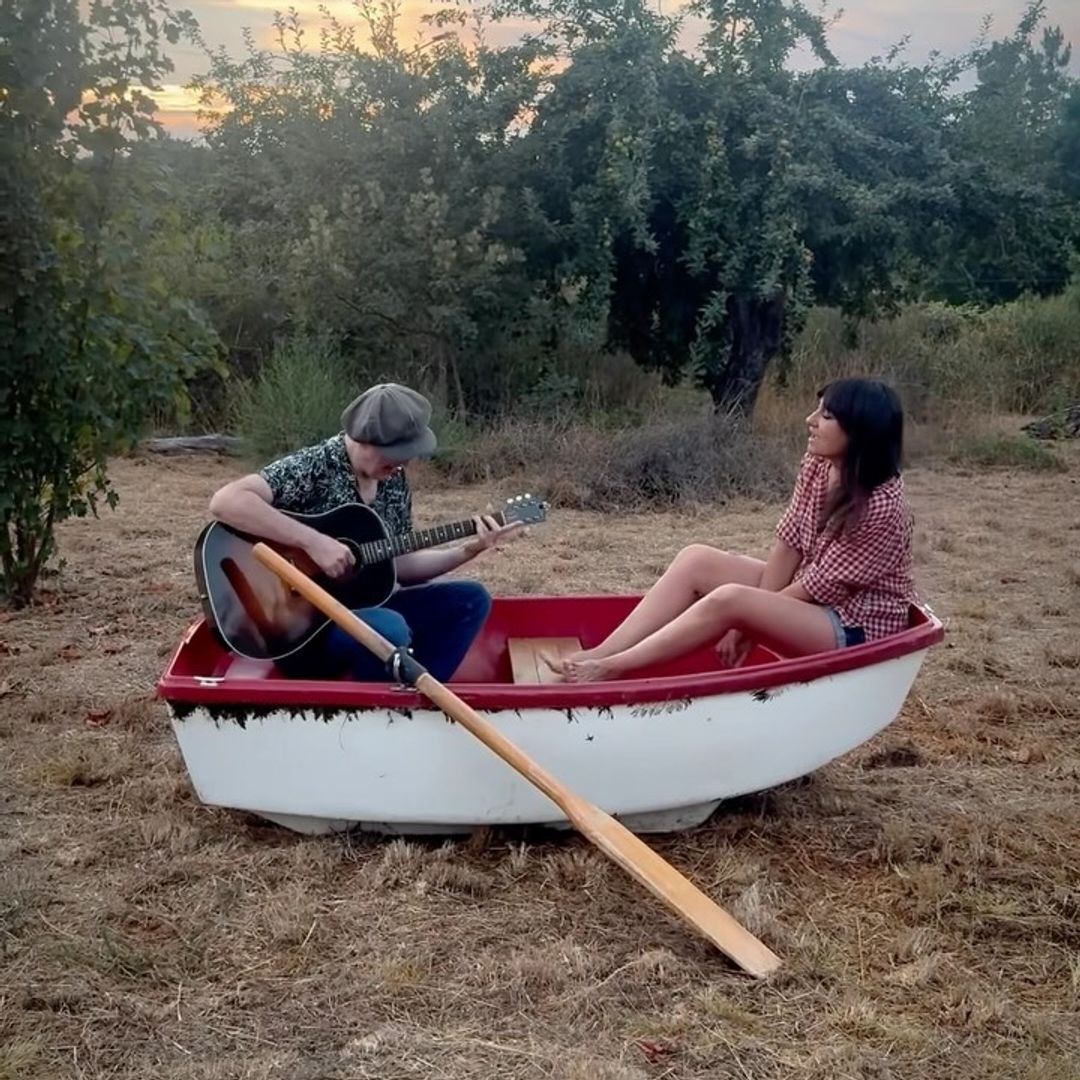 El verano lento de Eva Amaral y Juan Aguirre: ríos, huerto, música y una duda, ¿siguen siendo pareja?