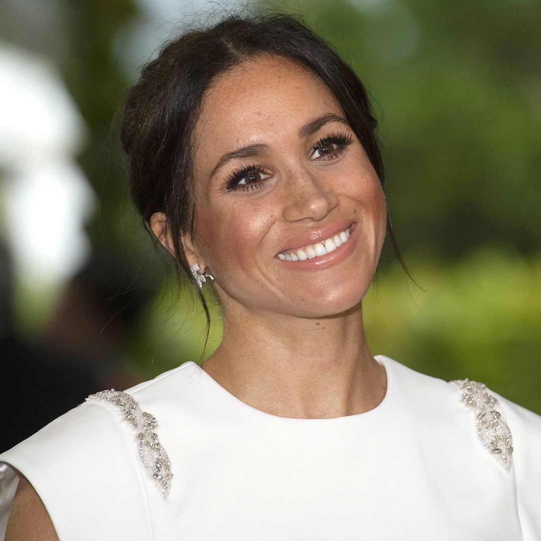 Vuelven los zapatos con lazo que unieron a Meghan Markle y Kate Middleton: Amalia de Holanda firma un nuevo capítulo