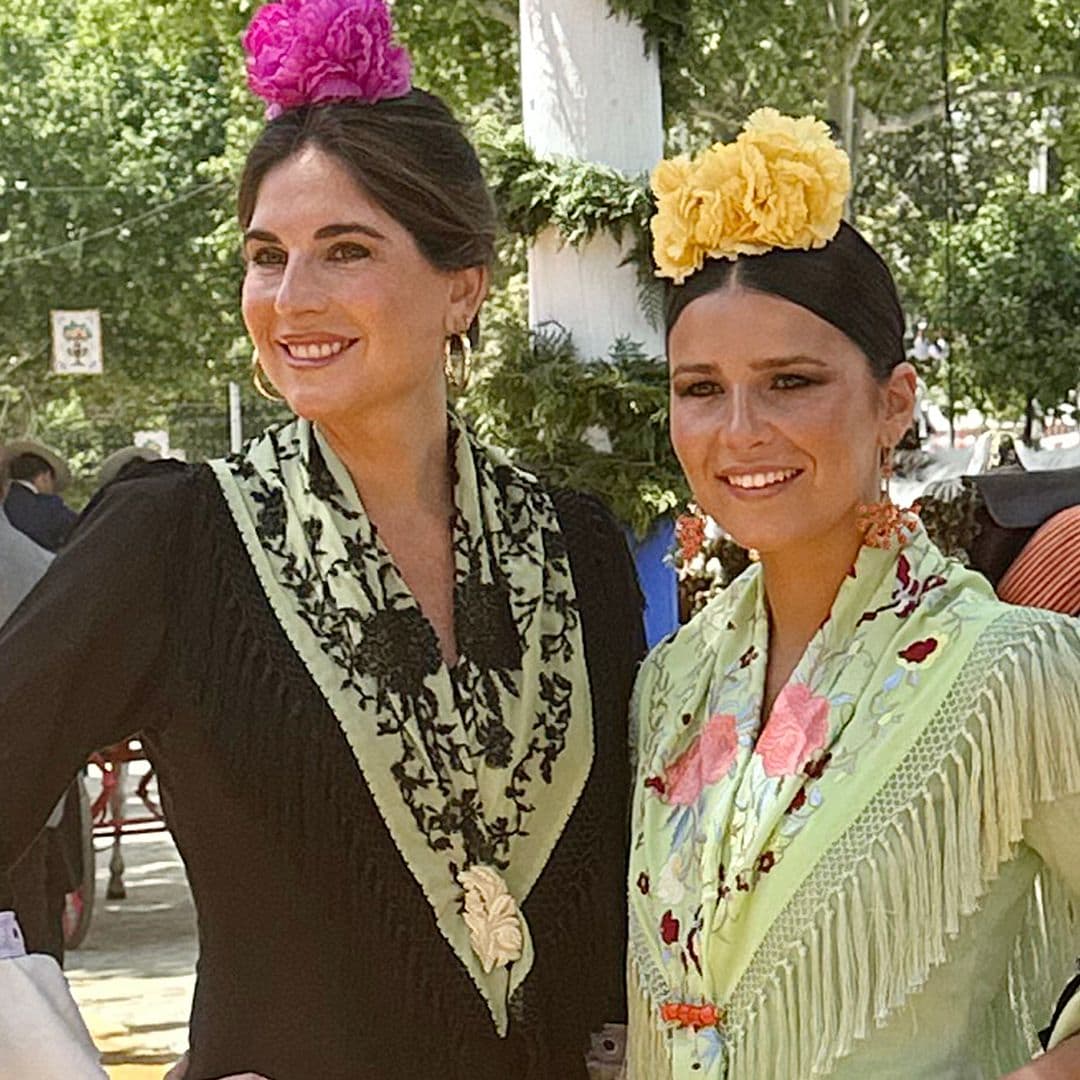 Lourdes Montes, junto a Cayetana Rivera, impacta en la Feria de Abril un mes después de ser madre por tercera vez