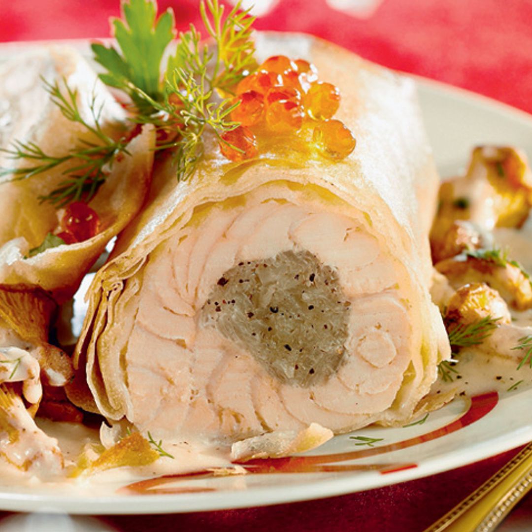 Hojaldre de salmón relleno con salsa de chantarelas