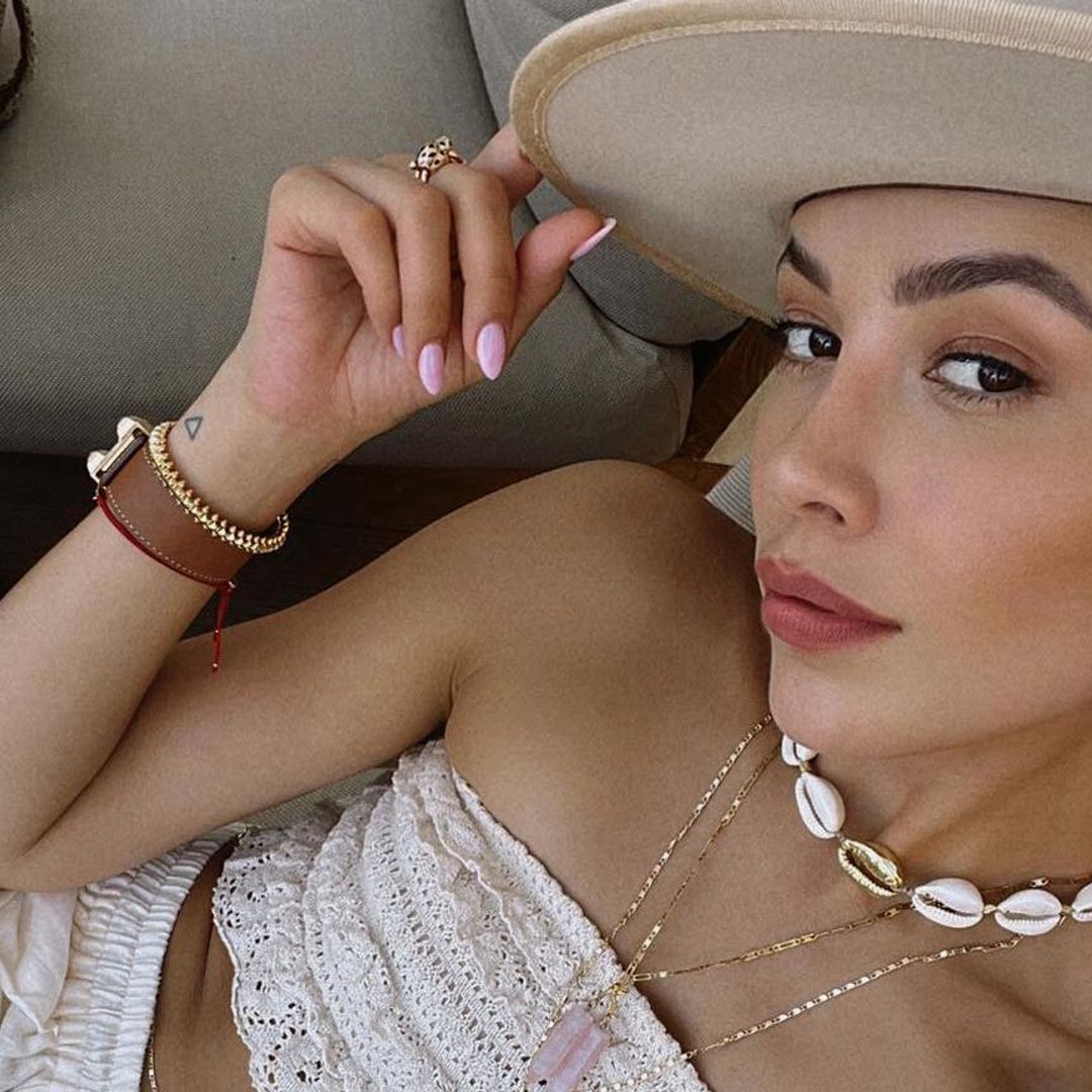 Michelle Salas celebra sus 34 años a la orilla del mar
