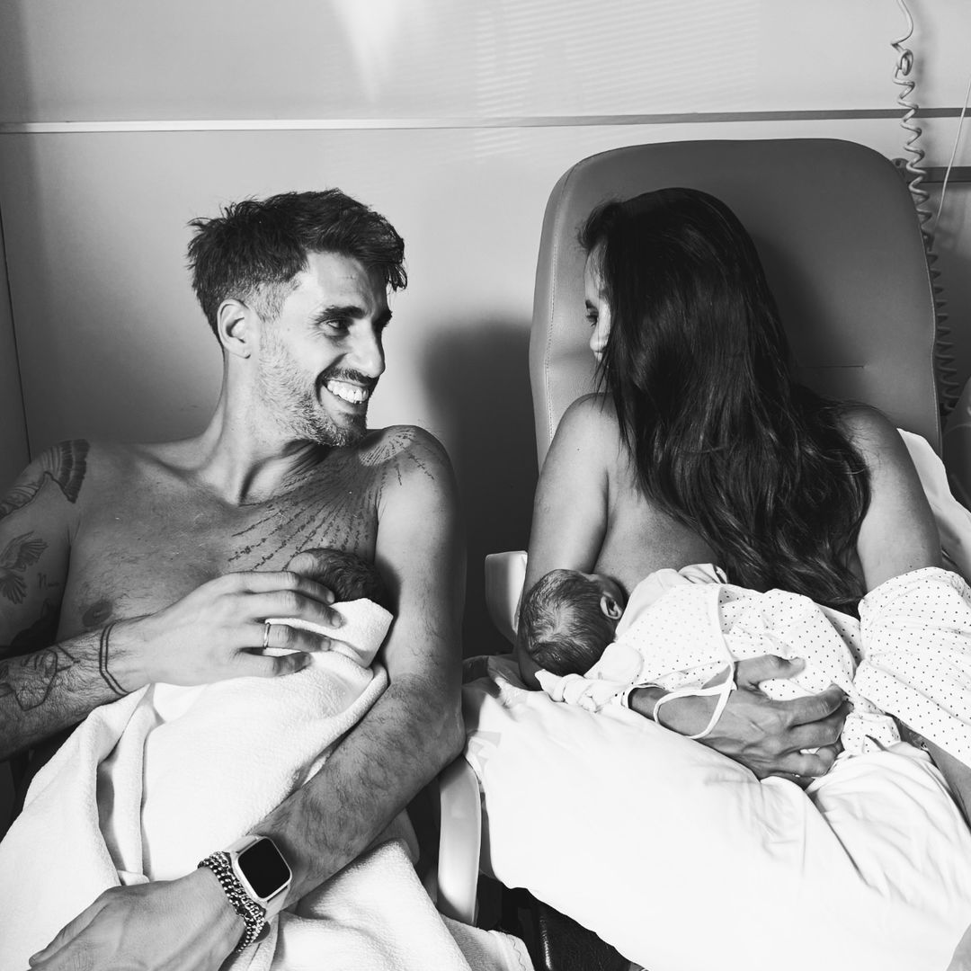 El futbolista Javi Martínez, padre por partida doble un año después de su espectacular boda