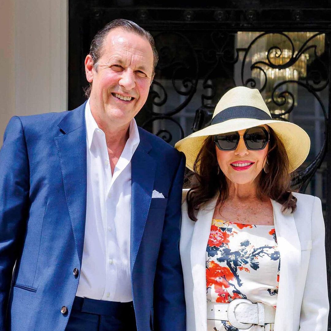 Joan Collins y su pacto con el diablo: sus espléndidos 90 años