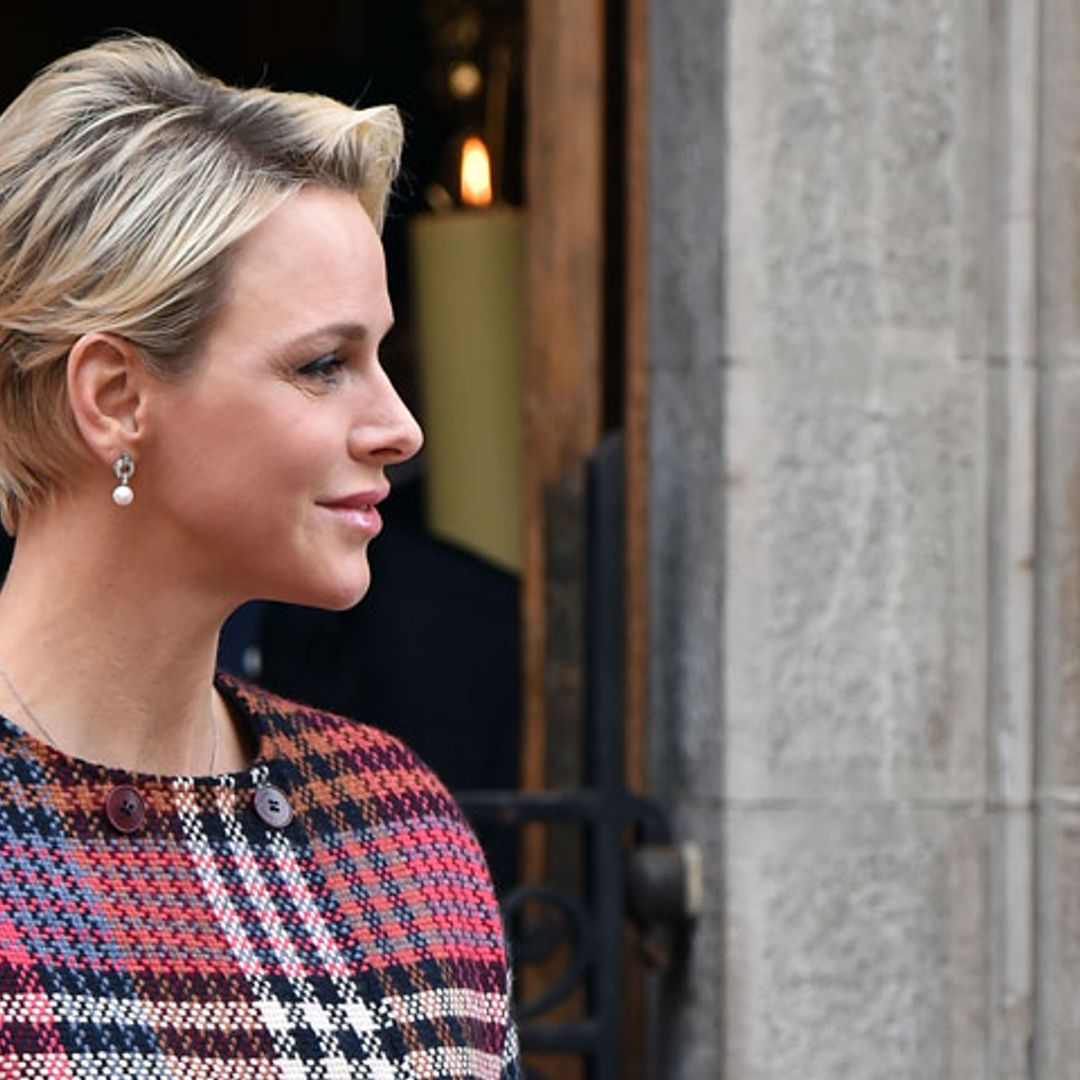 La princesa Charlene reaparece con un look que ha enamorado de pies a cabeza