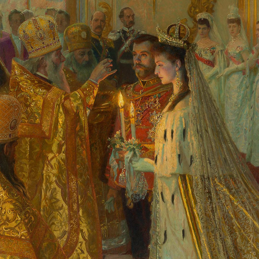 Más de 10 kilos de plata y un destino trágico: la historia del impresionante vestido de novia de la última emperatriz rusa