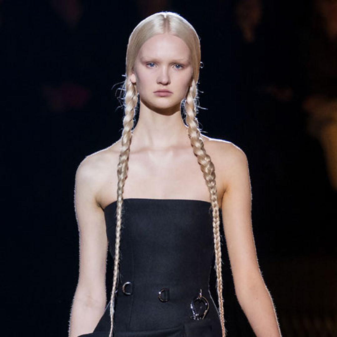 La colección más 'mostruosa' de Prada con el nuevo rostro de moda, Isa Peerdeman
