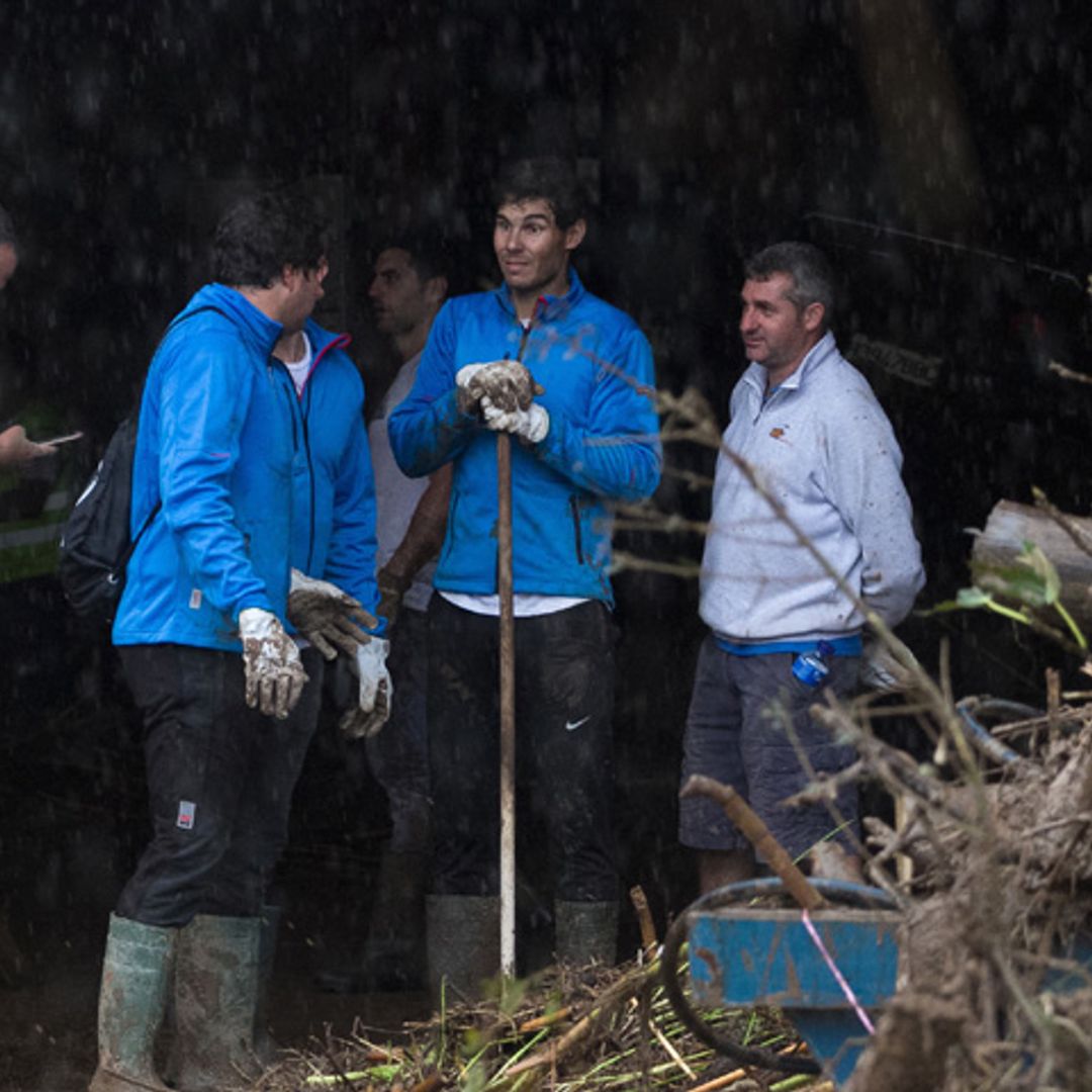 Rafa Nadal, un voluntario más en las labores de limpieza tras las inundaciones en Mallorca