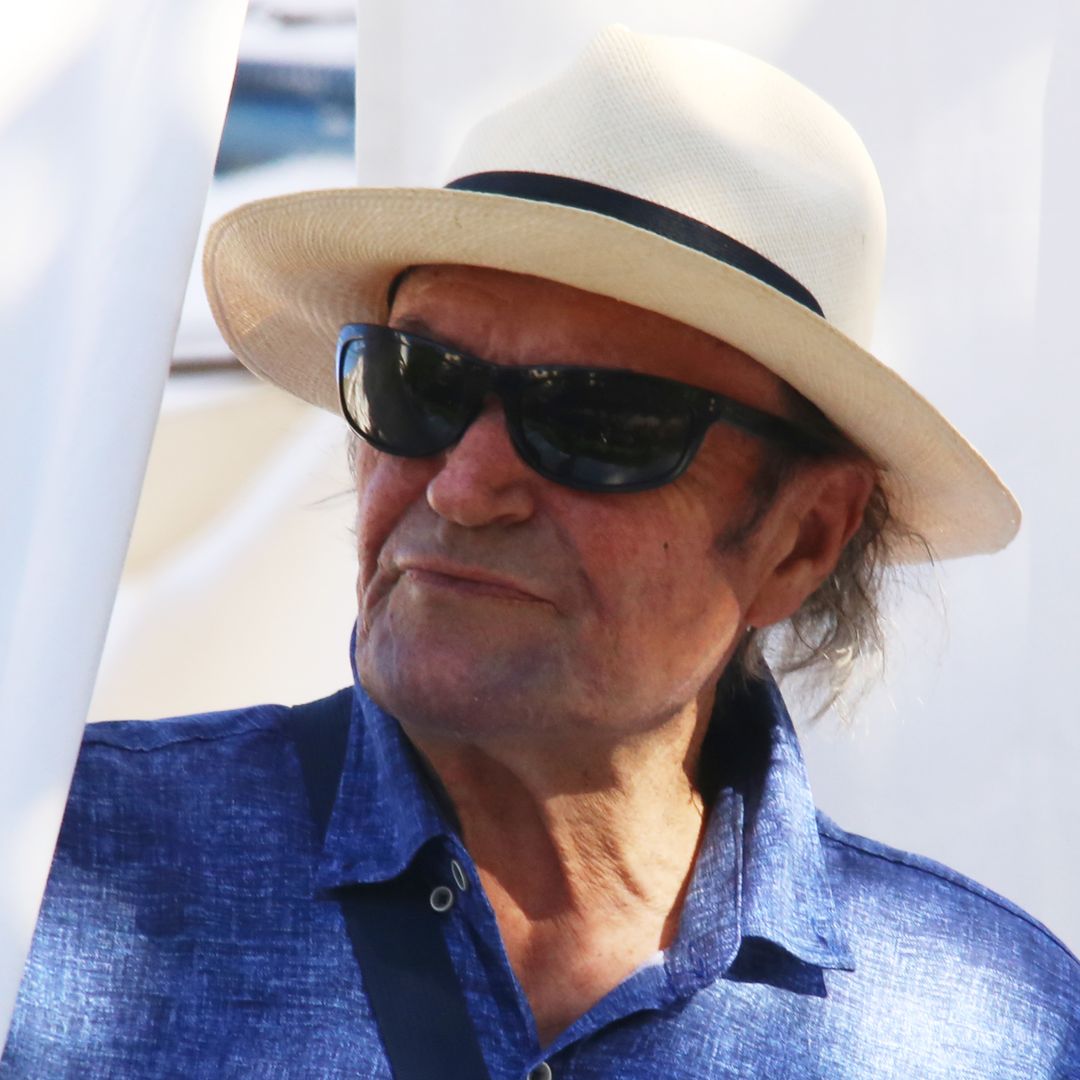 Amador Mohedano sufre una aparatosa caída mientras paseaba a sus perros: "Tiene la cara destrozada"