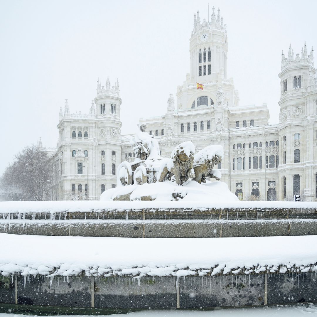 La AEMET lo confirma y Madrid se prepara: regresa la nieve y habrá fuerte descenso de temperaturas