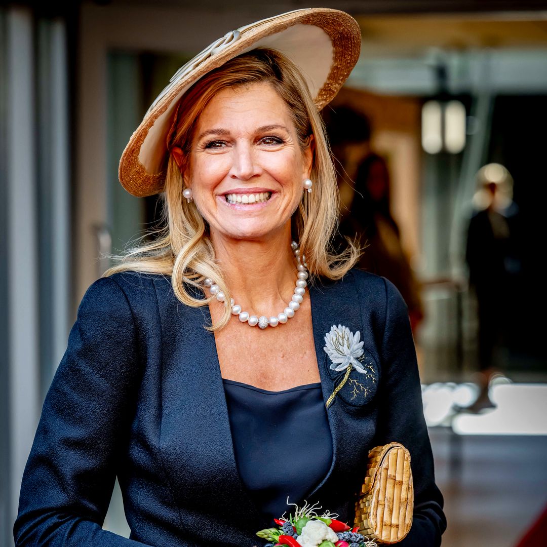 El cambio de estilo de Máxima de Holanda tras su viaje a Francia y una gran noche en Toulouse: dos looks y muchas joyas en un mismo día