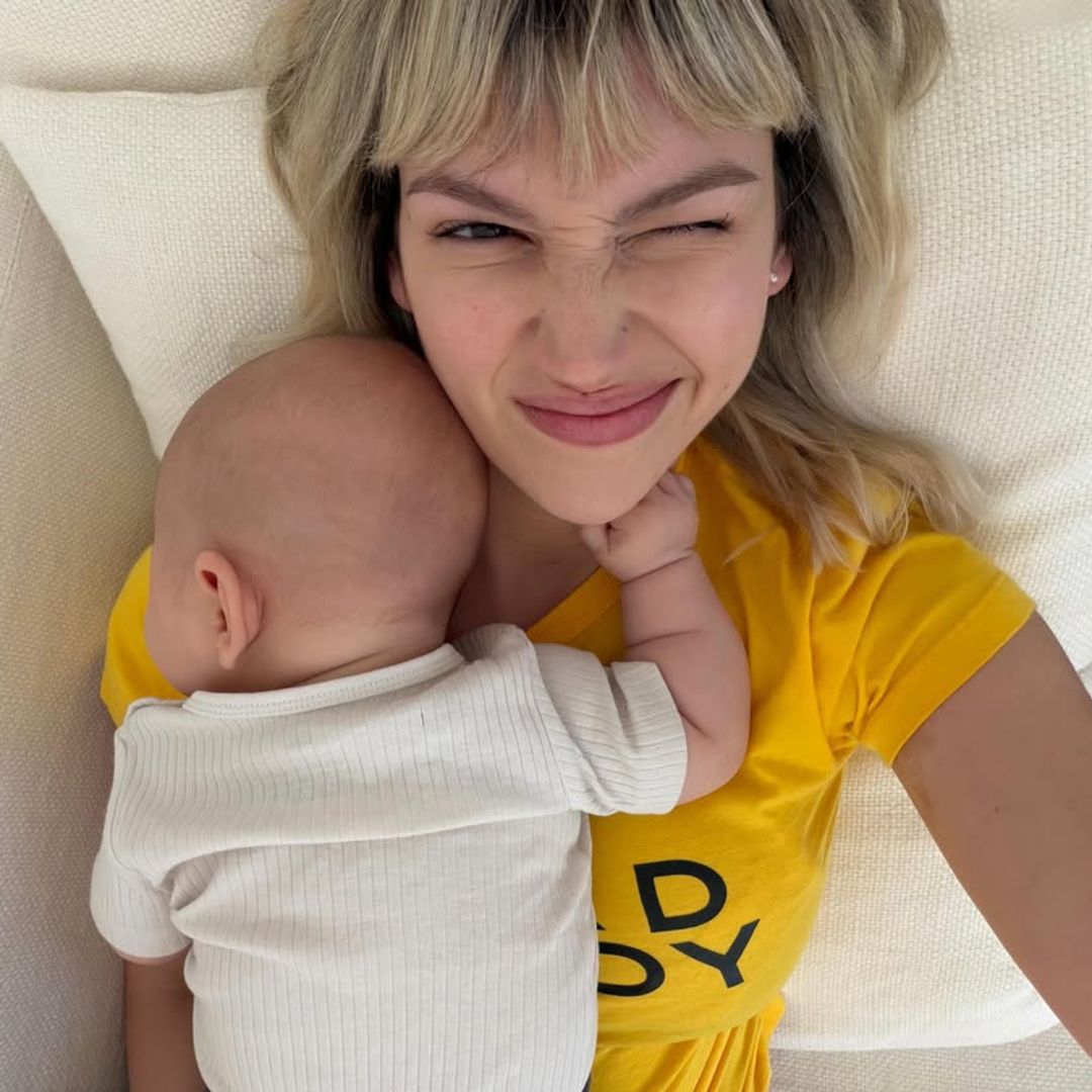 Úrsula Corberó muestra lo grande que está su bebé y anuncia que vuelve al trabajo: "Esa papada"