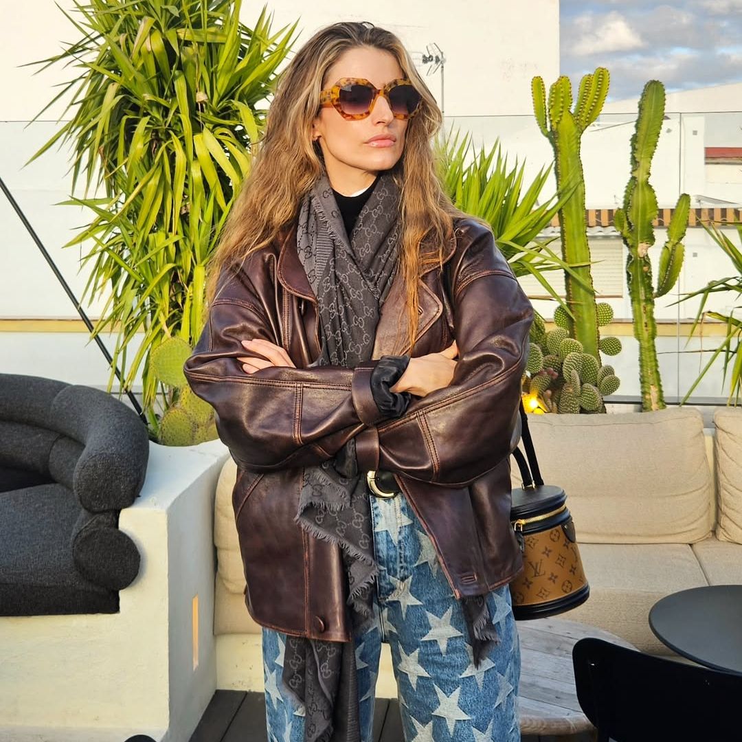 No necesitas más ropa, el truco está en combinarla mejor: las 5 claves que funcionan según Alejandra Domínguez