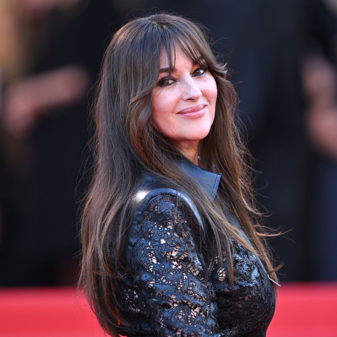 Mónica Bellucci, la eterna diva en negro y rojo: así ha evolucionado su espectacular estilo a sus 62 años