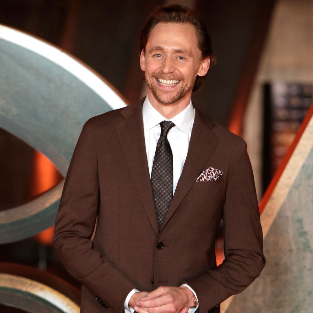 Así reaccionó Tom Hiddleston al escuchar el nombre de su ex, Taylor Swift, en una entrevista en vivo