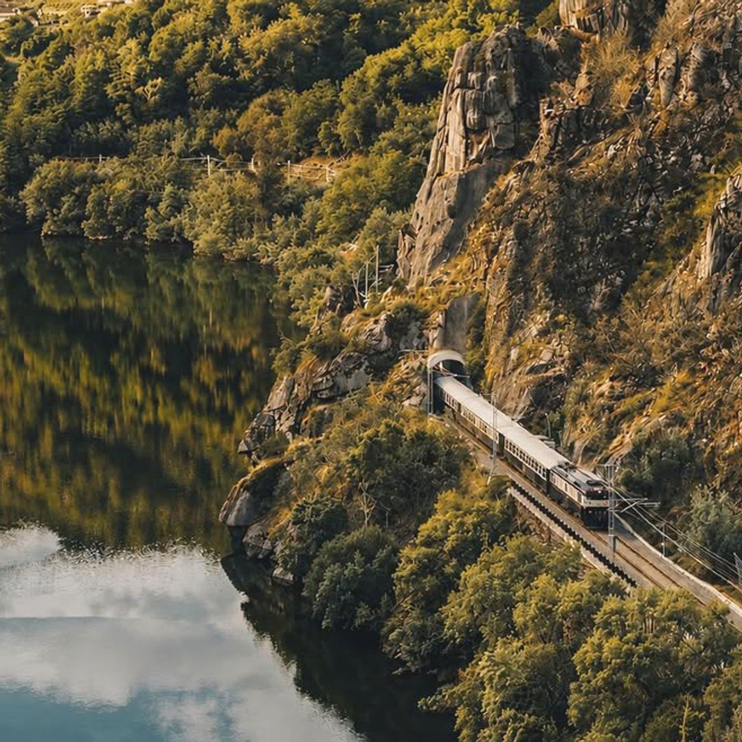 De Ourense a Monforte de Lemos en un tren histórico por el corazón de la Ribeira Sacra