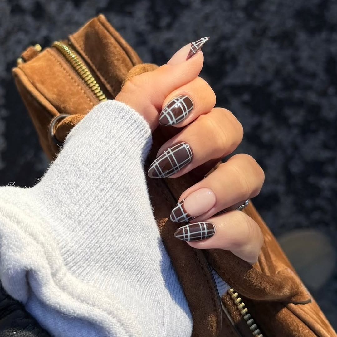 Los cuadros escoceses saltan de la ropa a tu manicura (y son mucho más versátiles de lo que crees)