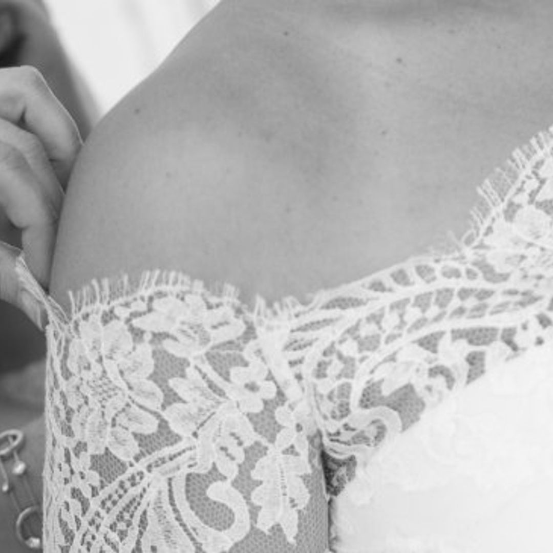 Cómo hacer que el vestido de novia se mantenga en su sitio
