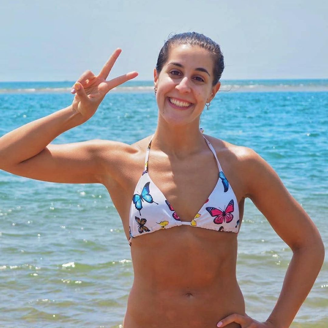 Carolina Marín en la playa