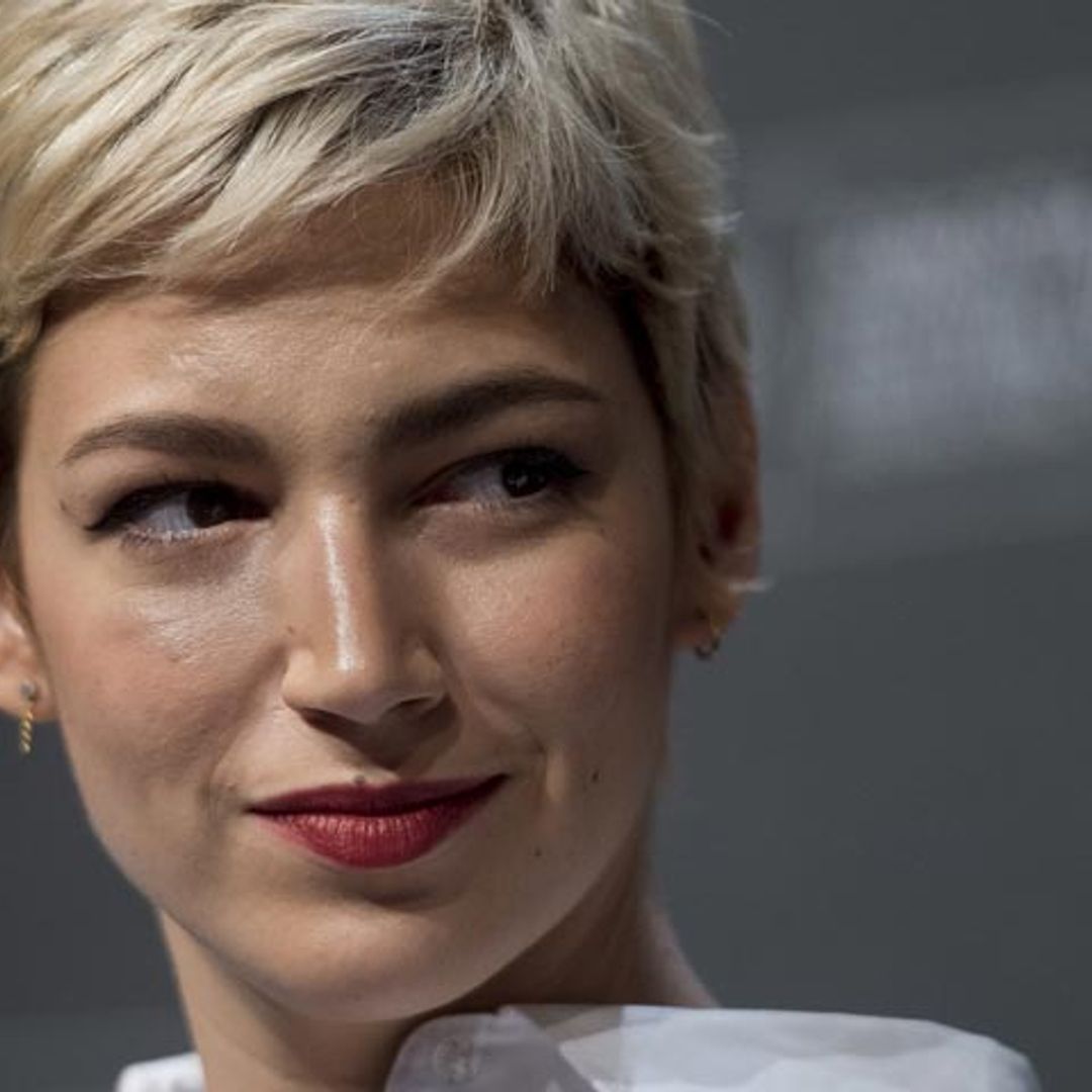 De rubia y con nuevo 'pixie', Úrsula Corberó estrena otoño con cambio de imagen