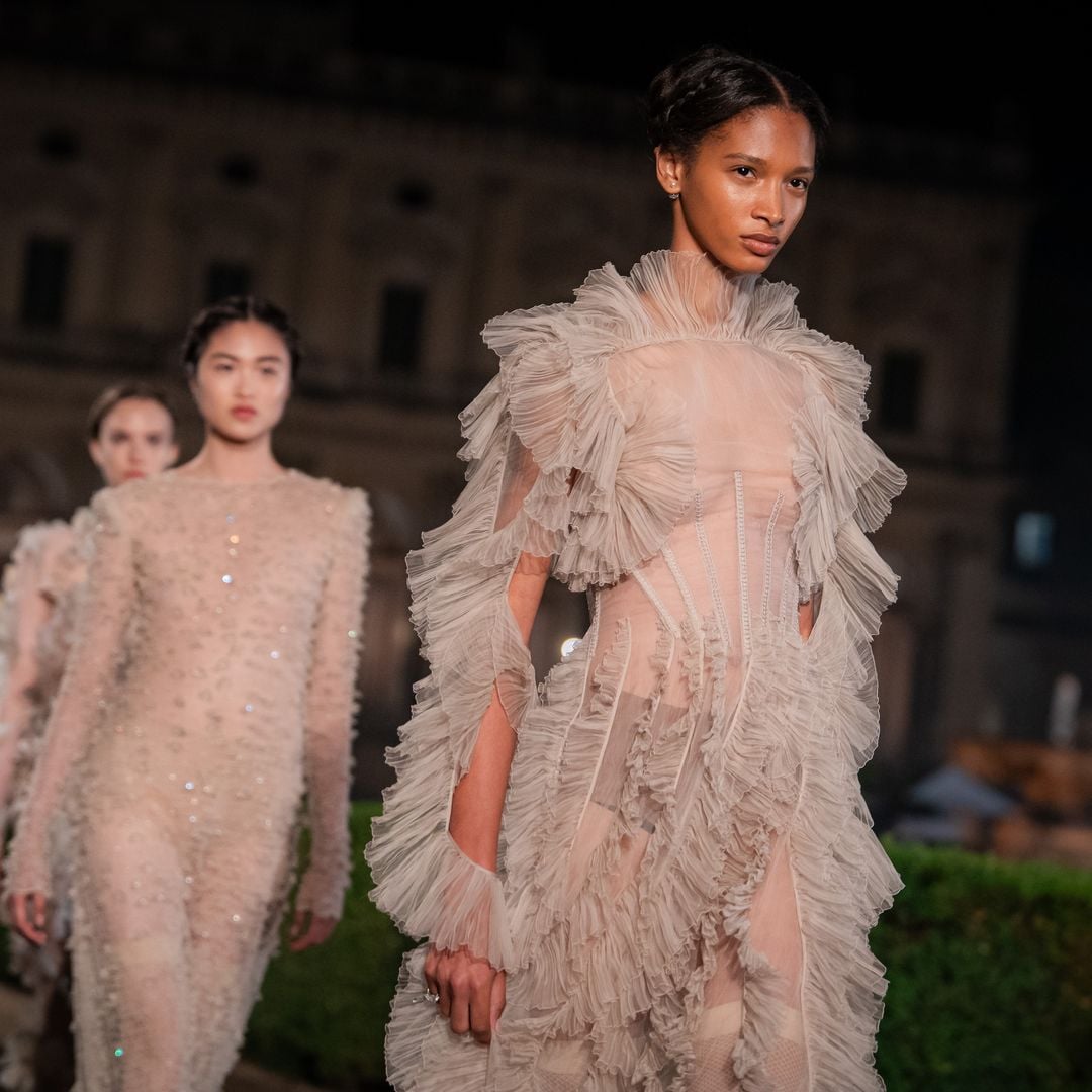 Dior viaja a la Ciudad Eterna para bordar sobre disfraces y máscaras su desfile más íntimo