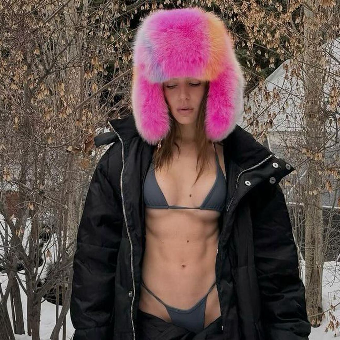 El espectacular posado de Valentina Ferrer en bikini sobre la nieve